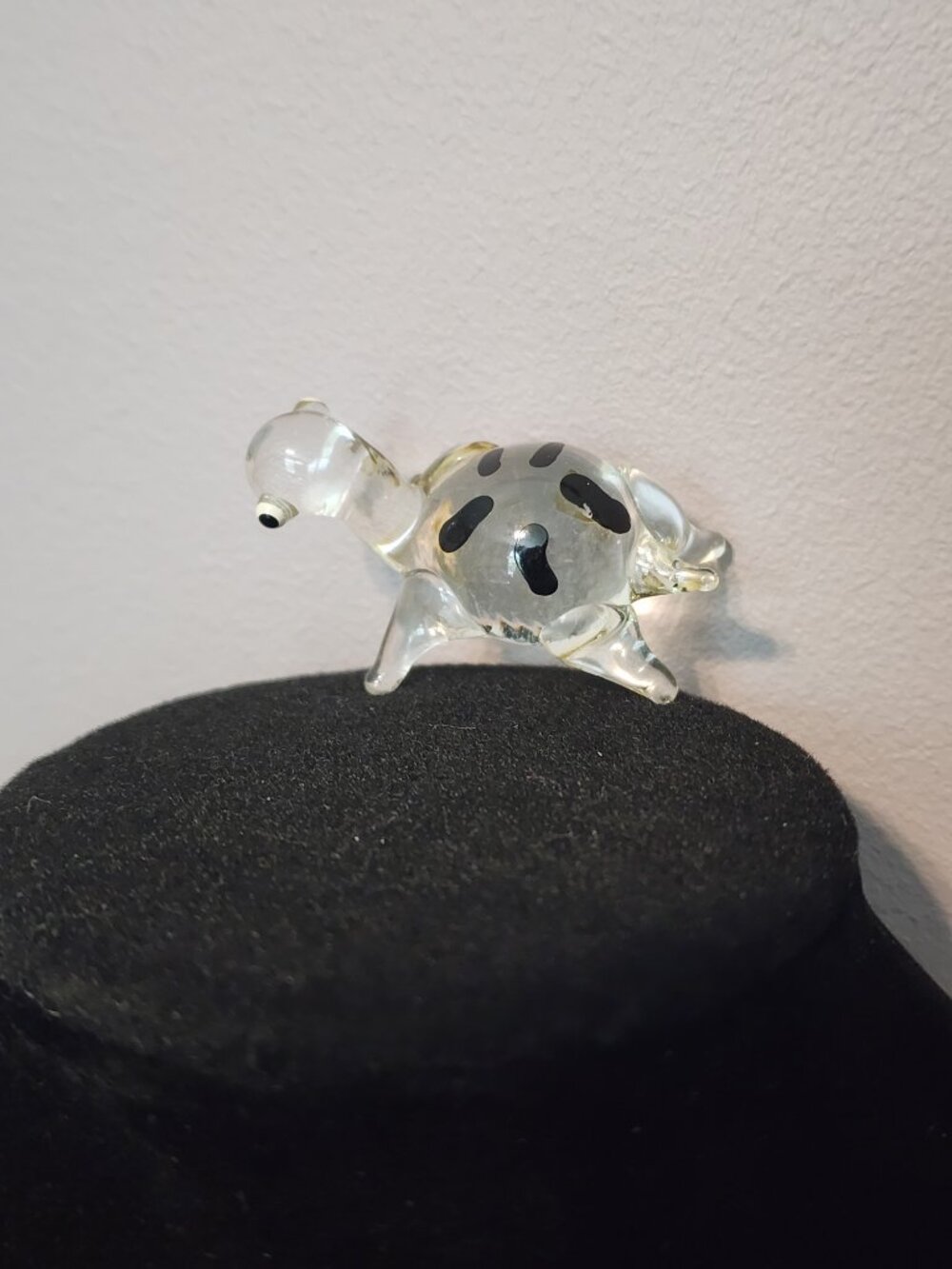 Small Glass Turtle with Black Shell Design - Picture 7 of 8